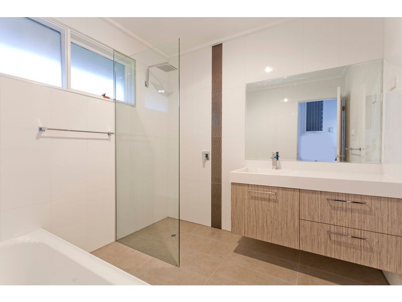 10 Strathdale Crescent, Strathdale VIC 3550