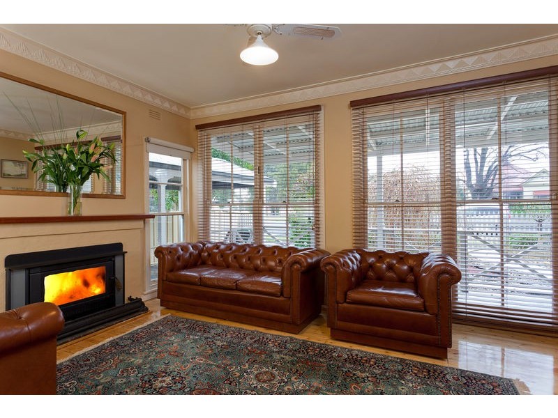 18 Rodney Street, Quarry Hill VIC 3550