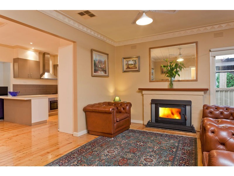 18 Rodney Street, Quarry Hill VIC 3550