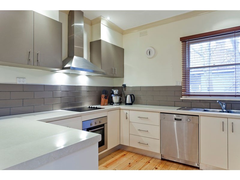 18 Rodney Street, Quarry Hill VIC 3550