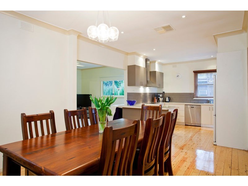 18 Rodney Street, Quarry Hill VIC 3550