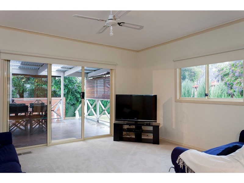 18 Rodney Street, Quarry Hill VIC 3550