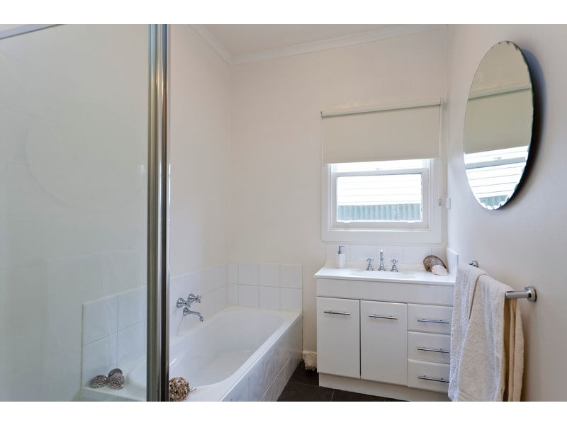 18 Rodney Street, Quarry Hill VIC 3550