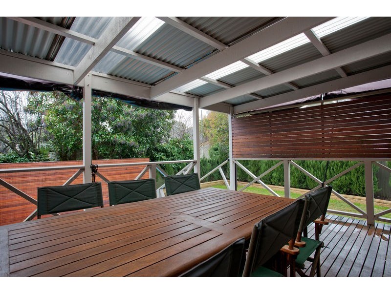 18 Rodney Street, Quarry Hill VIC 3550