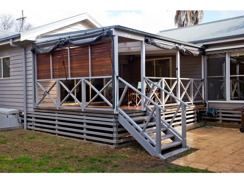 18 Rodney Street, Quarry Hill VIC 3550