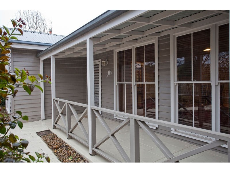 18 Rodney Street, Quarry Hill VIC 3550