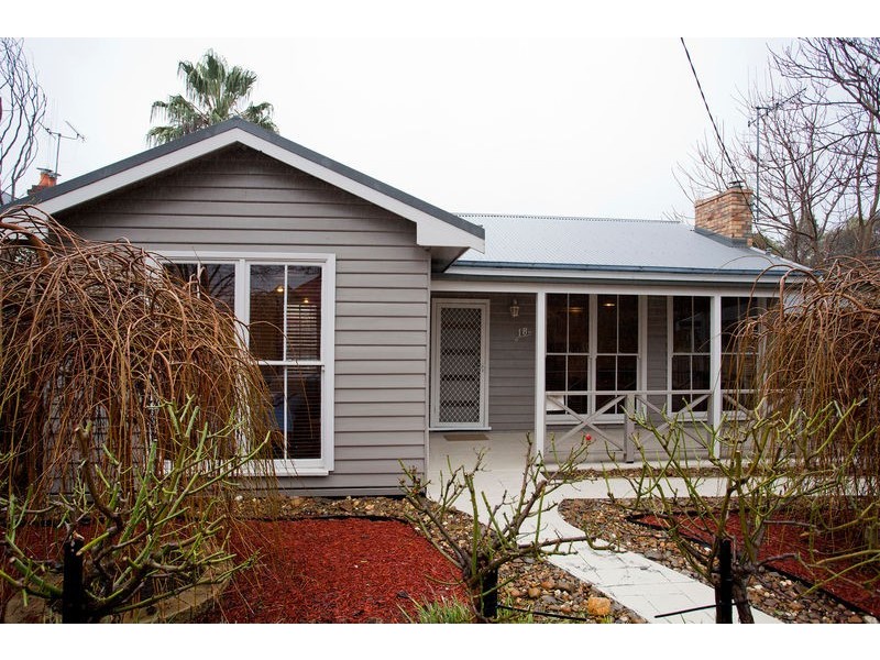 18 Rodney Street, Quarry Hill VIC 3550