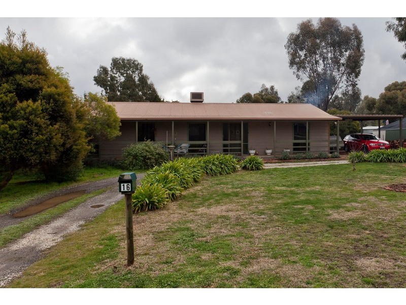 16 Rennie Street, Huntly VIC 3551