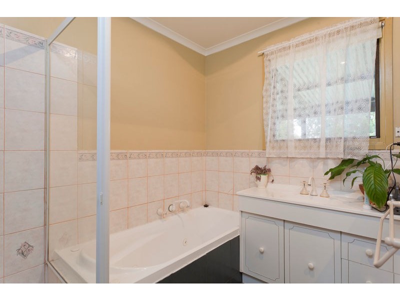 16 Rennie Street, Huntly VIC 3551