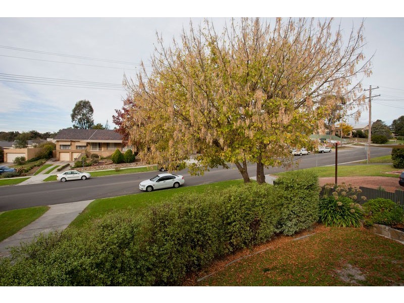 4 Wirth Street, Flora Hill VIC 3550