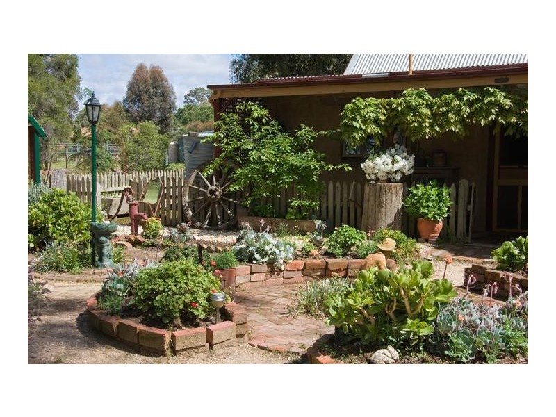 2 Splitters Lane, Junortoun VIC 3551