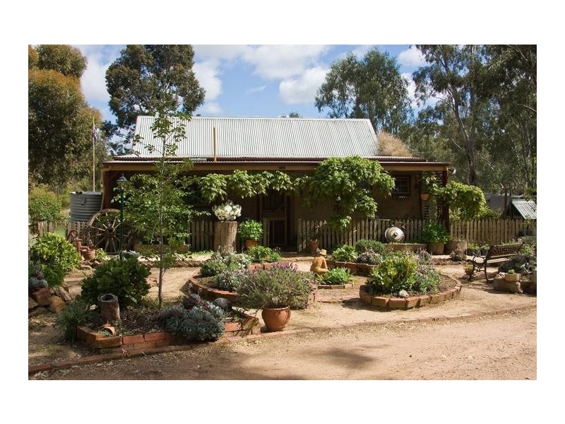 2 Splitters Lane, Junortoun VIC 3551