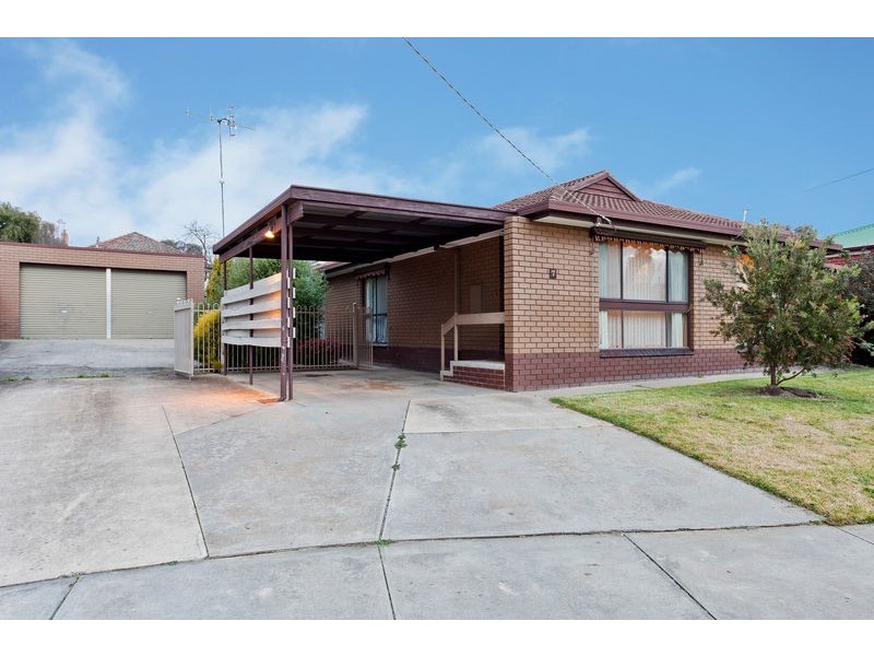 7 Beaumont Court, Flora Hill VIC 3550