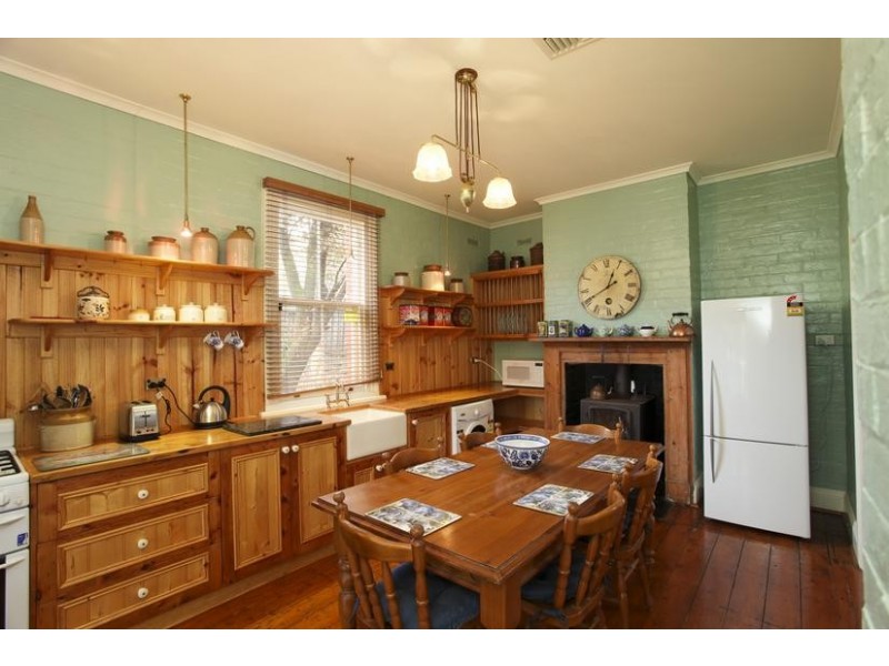 4 Carpenter Street, Quarry Hill VIC 3550