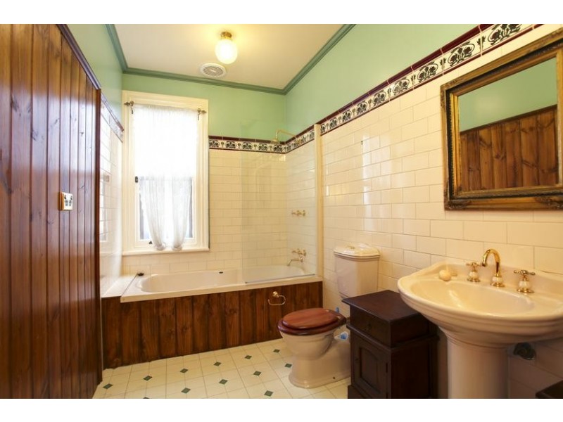 4 Carpenter Street, Quarry Hill VIC 3550