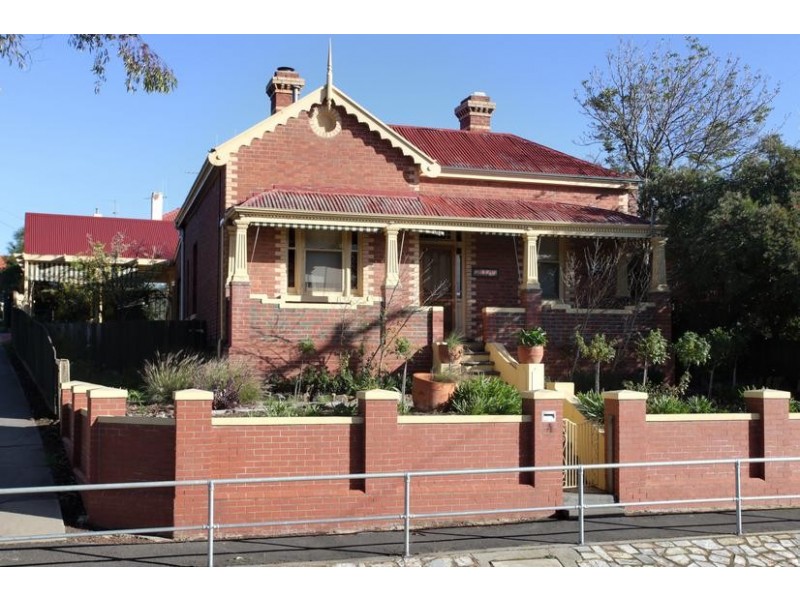 4 Carpenter Street, Quarry Hill VIC 3550