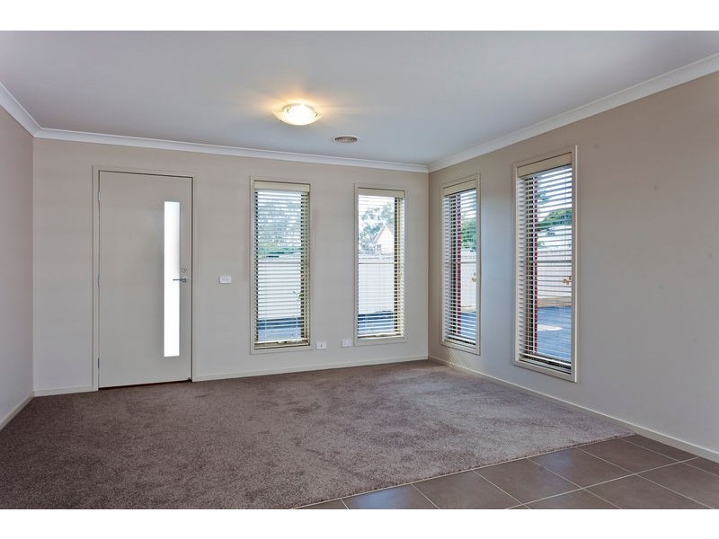 2/189 High Street, Kangaroo Flat VIC 3555
