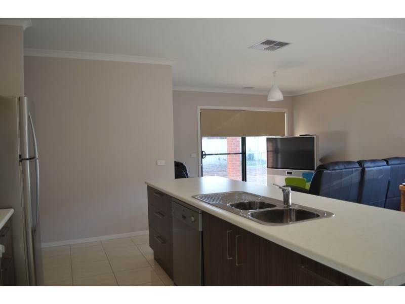 19 Arinya Close, Epsom VIC 3551