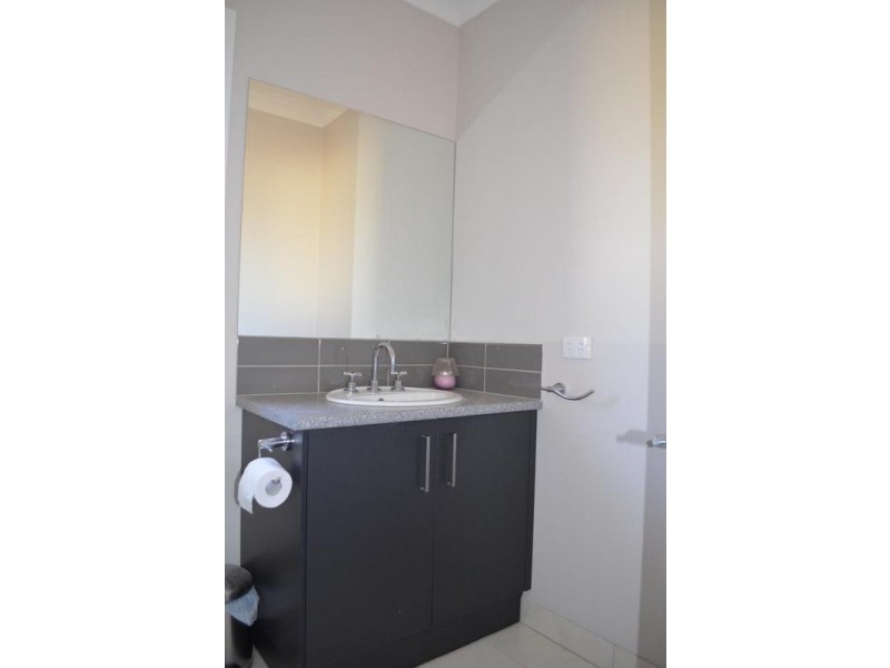 19 Arinya Close, Epsom VIC 3551