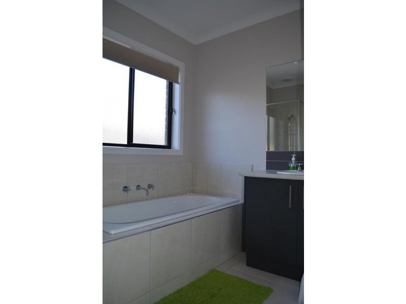 19 Arinya Close, Epsom VIC 3551