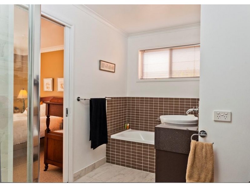 2/9 Laxdale Court, Kangaroo Flat VIC 3555