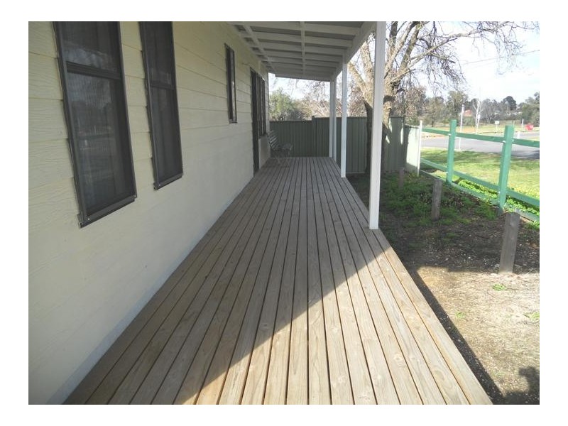 6 Cross Street, Long Gully VIC 3550