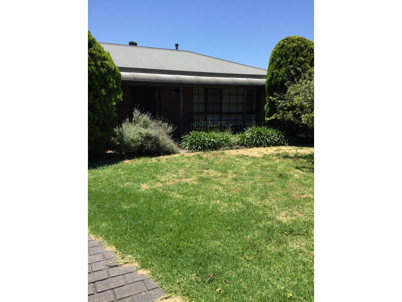 2/6 Bambara Close, Strathdale VIC 3550