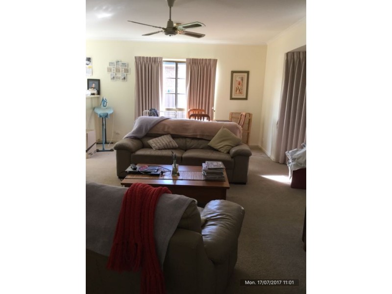 2/6 Bambara Close, Strathdale VIC 3550