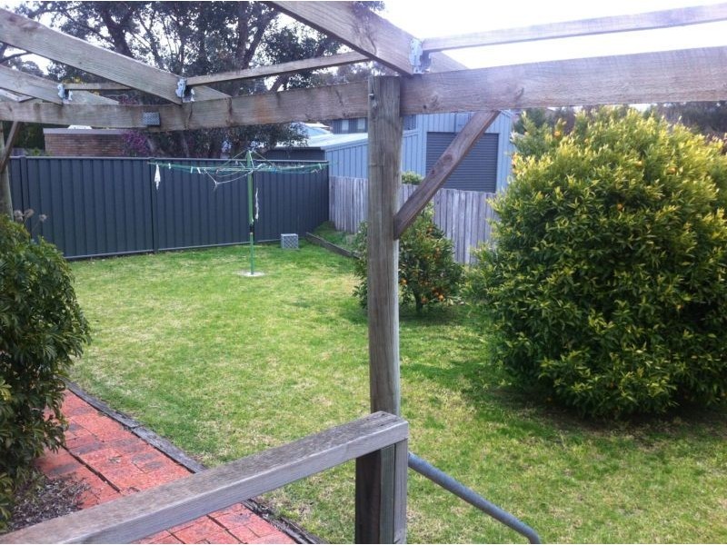 2/6 Bambara Close, Strathdale VIC 3550