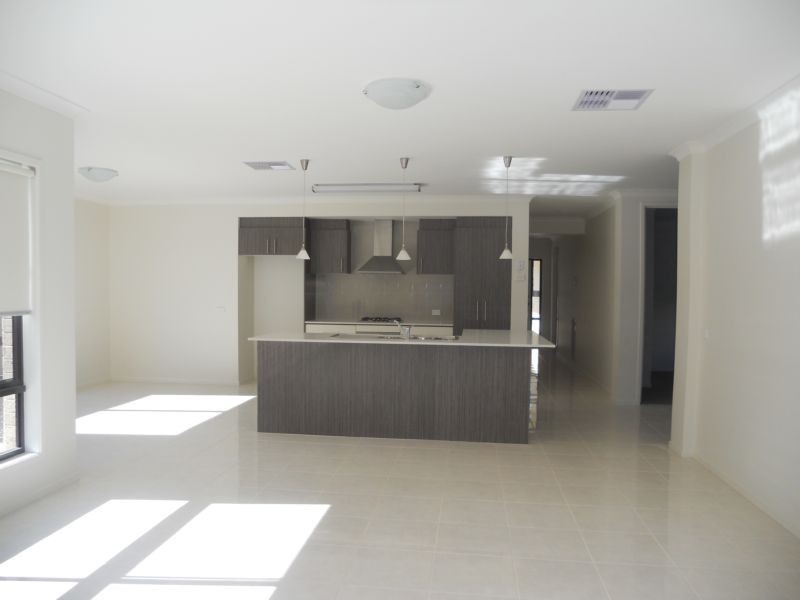 33 Barnett Drive, Kangaroo Flat VIC 3555