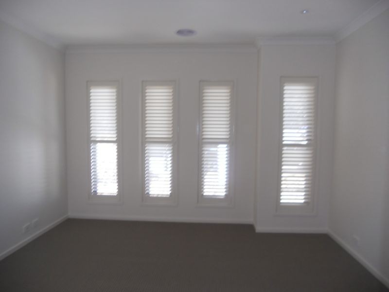 33 Barnett Drive, Kangaroo Flat VIC 3555