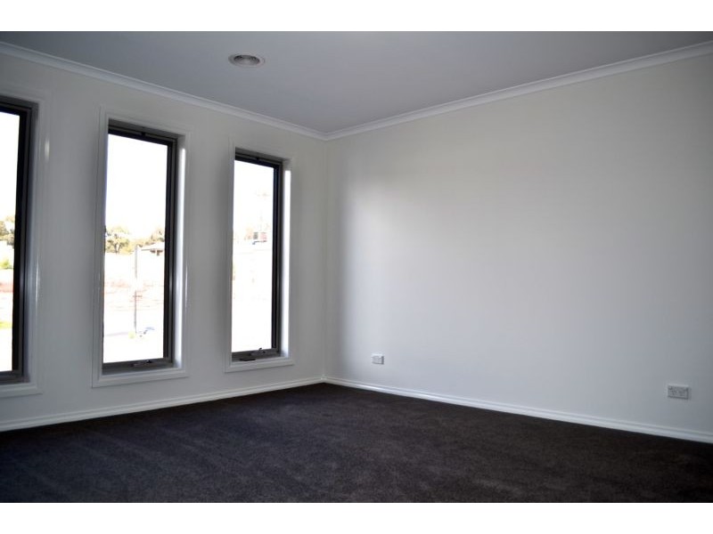 7 Rathlin Avenue, Junortoun VIC 3551