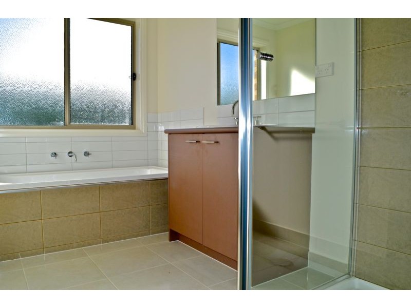 7 Rathlin Avenue, Junortoun VIC 3551