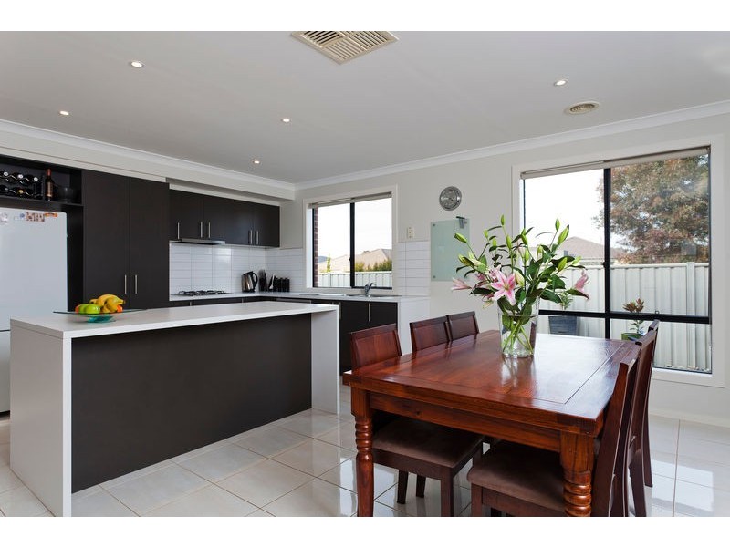 2 Peacock Drive, Epsom VIC 3551