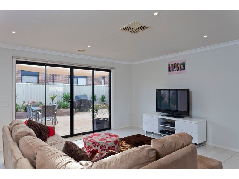 2 Peacock Drive, Epsom VIC 3551