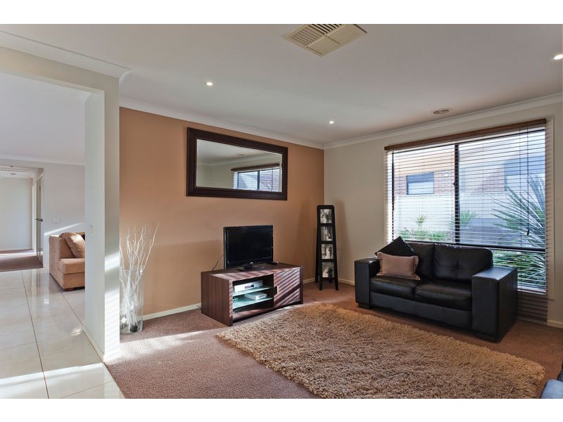 2 Peacock Drive, Epsom VIC 3551