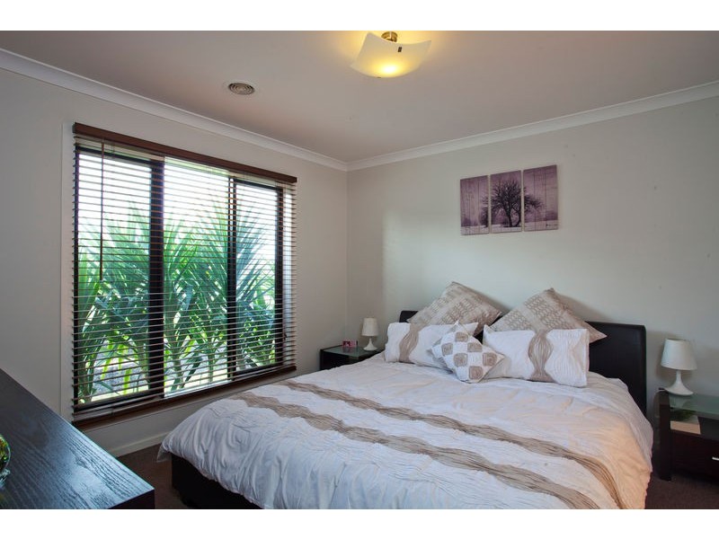 2 Peacock Drive, Epsom VIC 3551