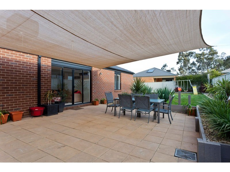 2 Peacock Drive, Epsom VIC 3551