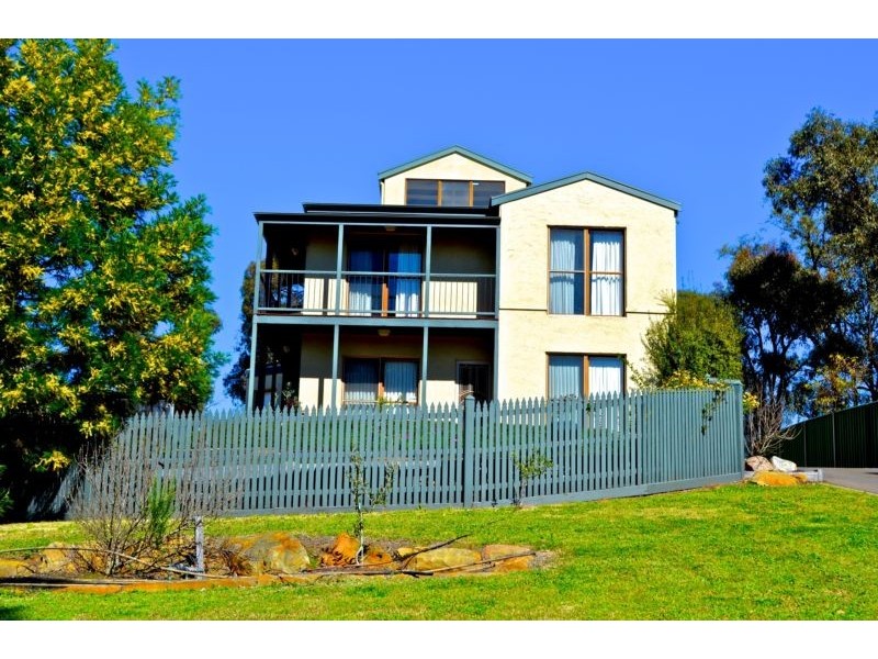 10 Lakewood Drive, Strathdale VIC 3550