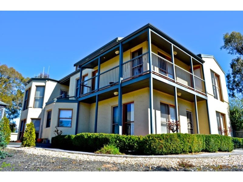 10 Lakewood Drive, Strathdale VIC 3550