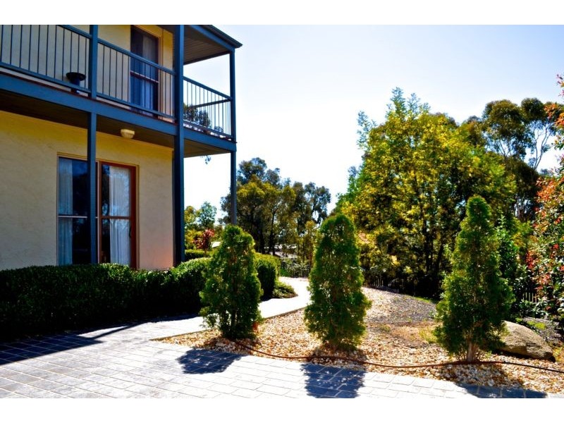 10 Lakewood Drive, Strathdale VIC 3550