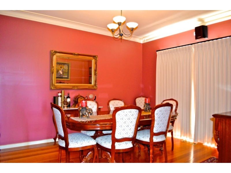 10 Lakewood Drive, Strathdale VIC 3550