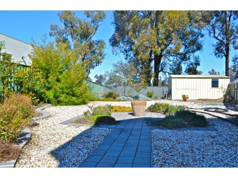 10 Lakewood Drive, Strathdale VIC 3550