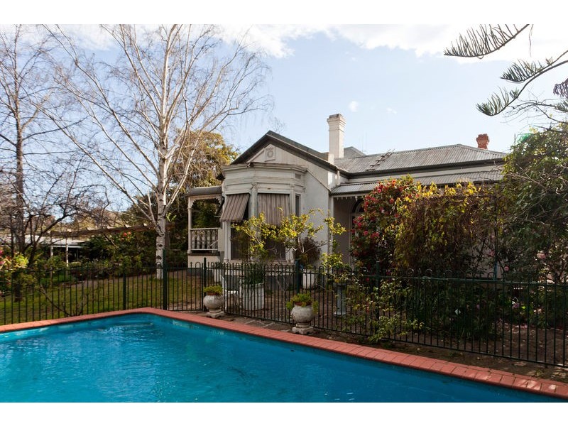 8 Echuca Street, Quarry Hill VIC 3550