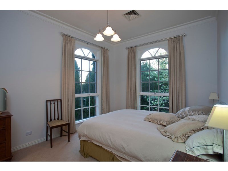 4 Essex Court, Strathdale VIC 3550