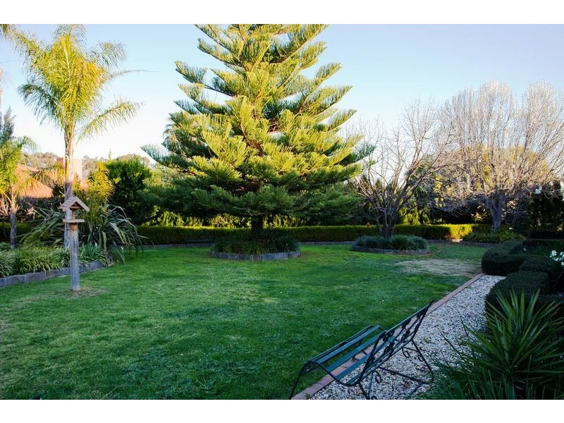 4 Essex Court, Strathdale VIC 3550