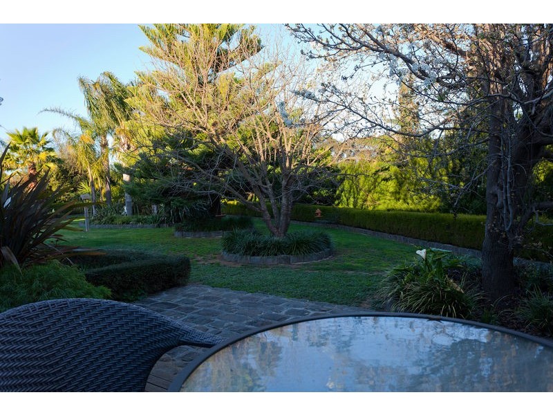 4 Essex Court, Strathdale VIC 3550