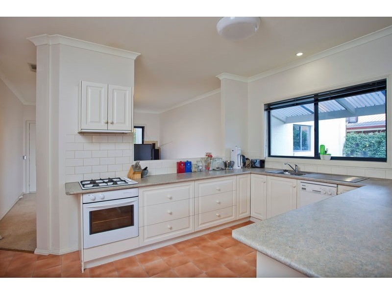 18 Peppertree Grove, Strathdale VIC 3550