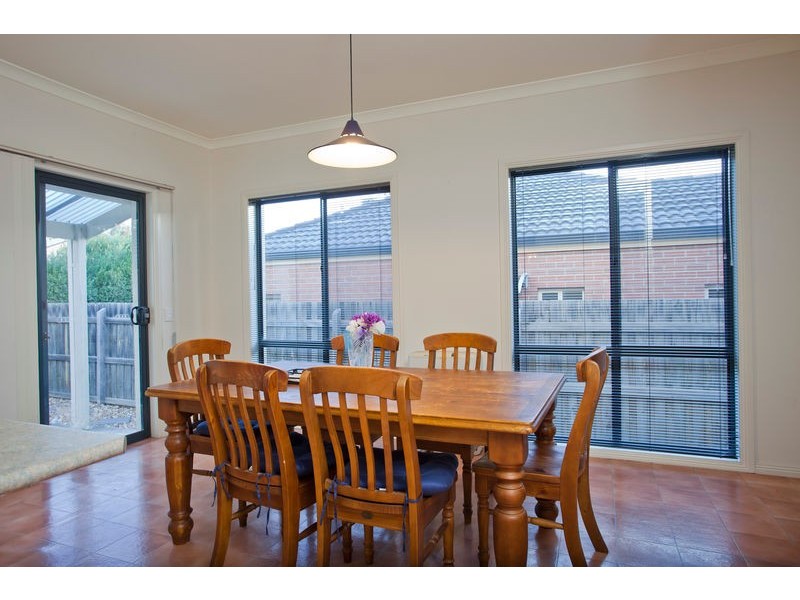 18 Peppertree Grove, Strathdale VIC 3550