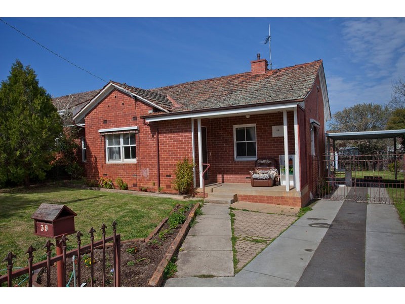 39 Churchill Avenue, Flora Hill VIC 3550